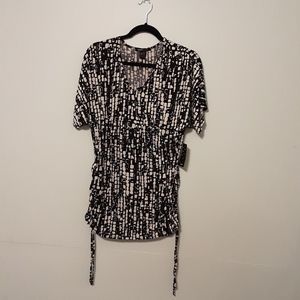 Black/white knit blouse